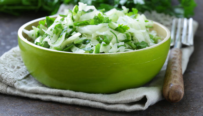 Salat med nykål og byggris